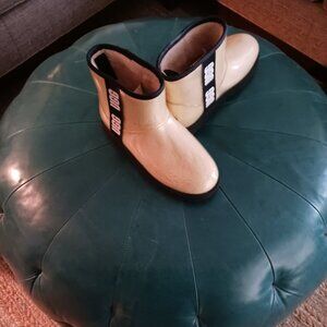 Womens UGG RAIN BOOTS SIZE 10 WARM LINING GENTLY USED